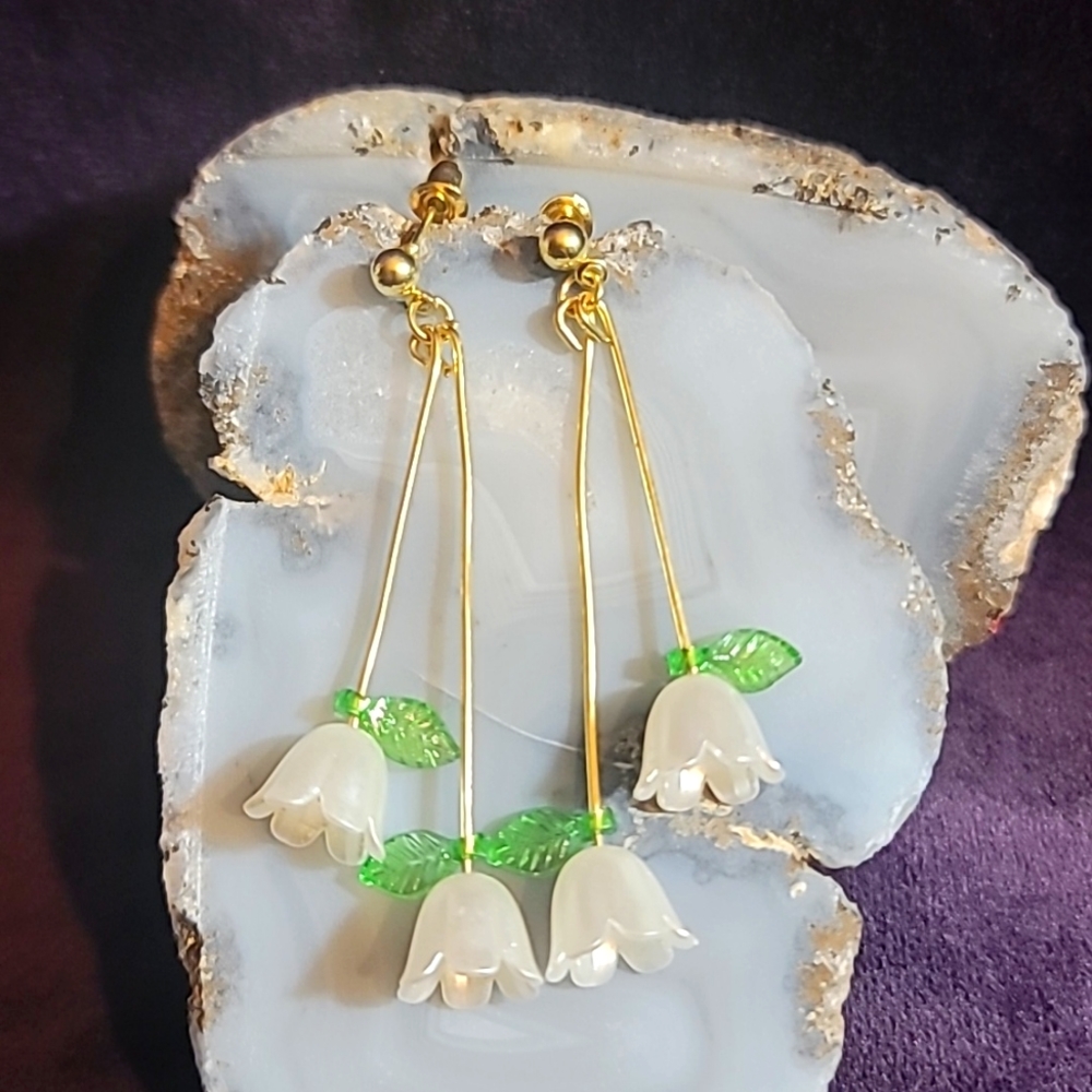 Dangle earrings